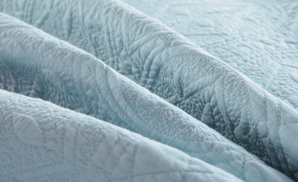 Calla Angel Sage Cotton Quilt – King White