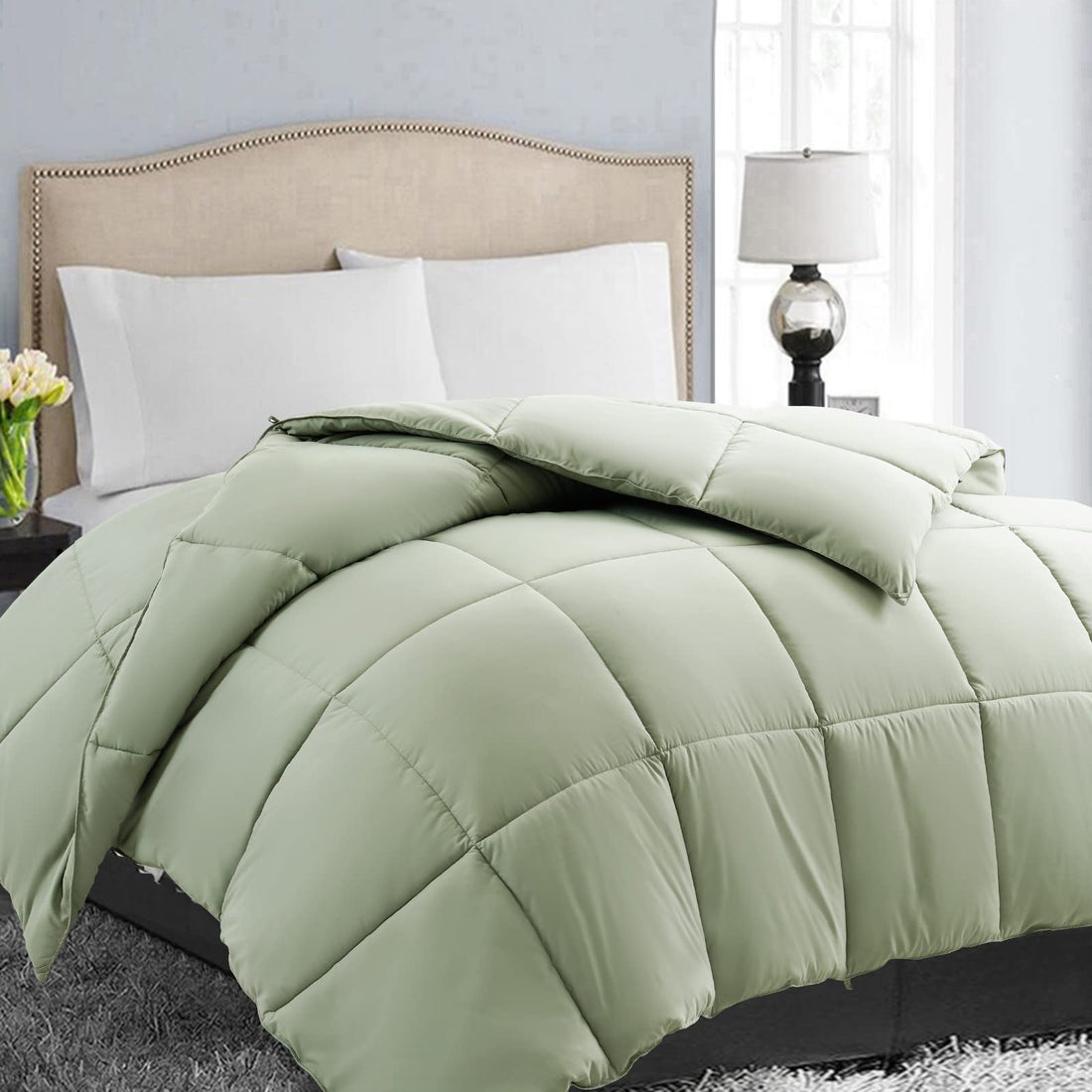 EASELAND Queen Comforter – White