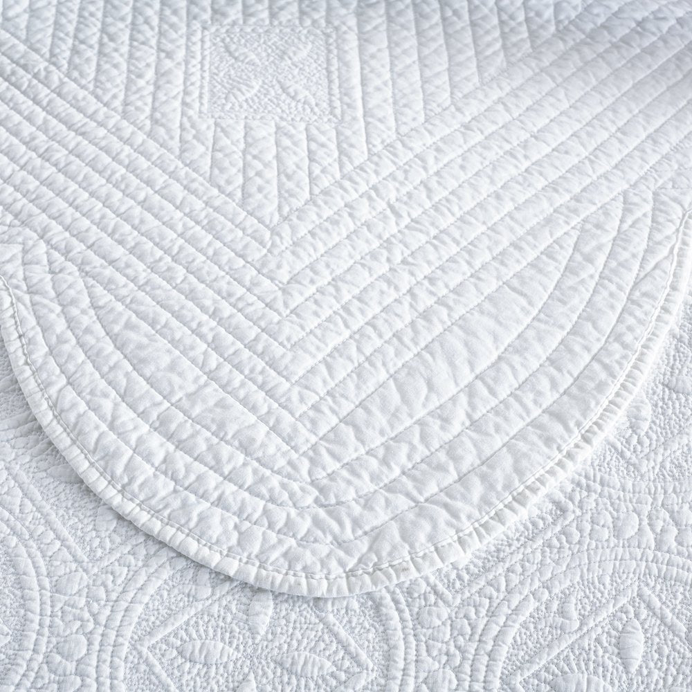 Calla Angel Sage Cotton Quilt – King White