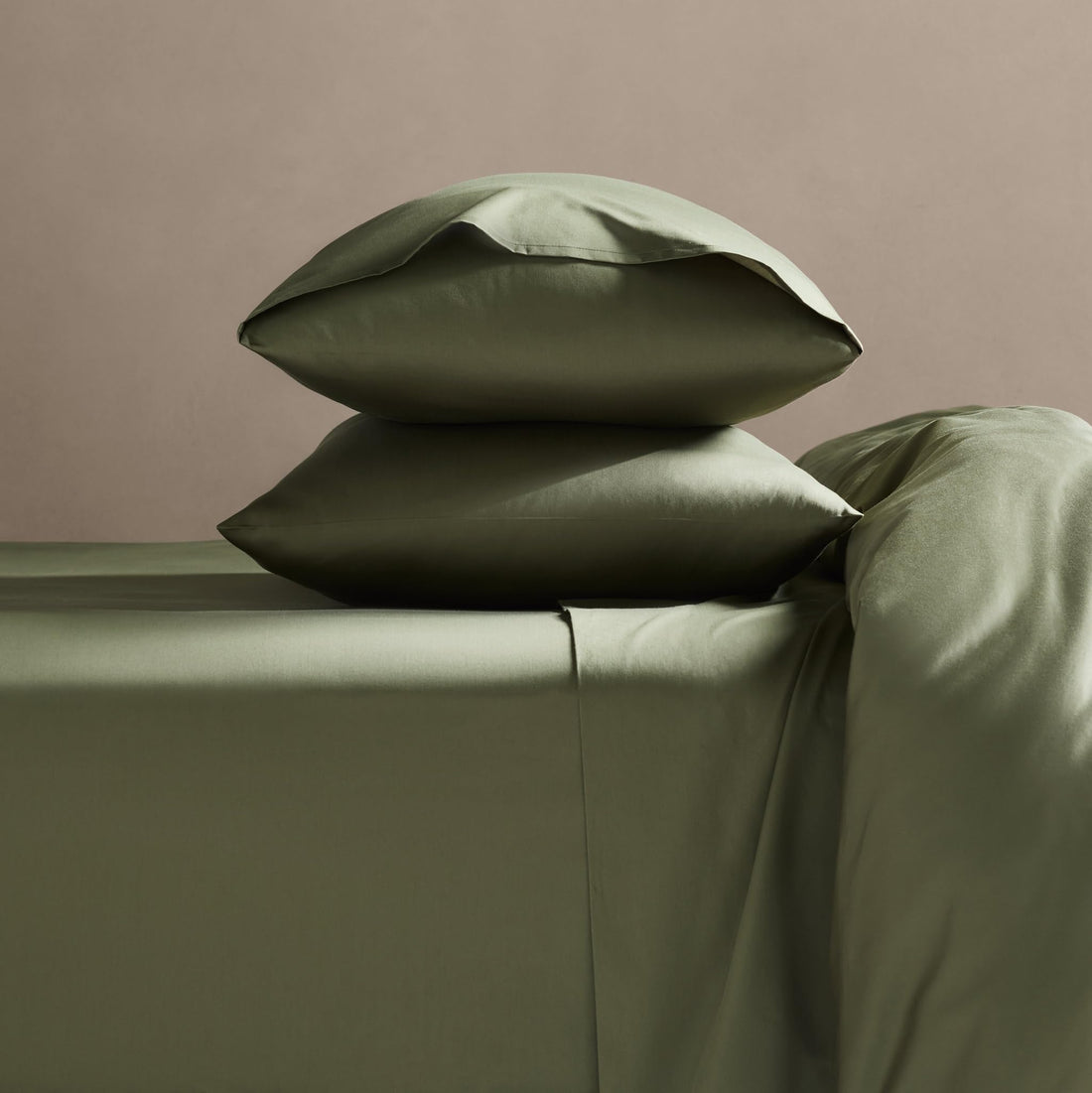 Brooklinen Sateen Sheet Set – Queen, Cream