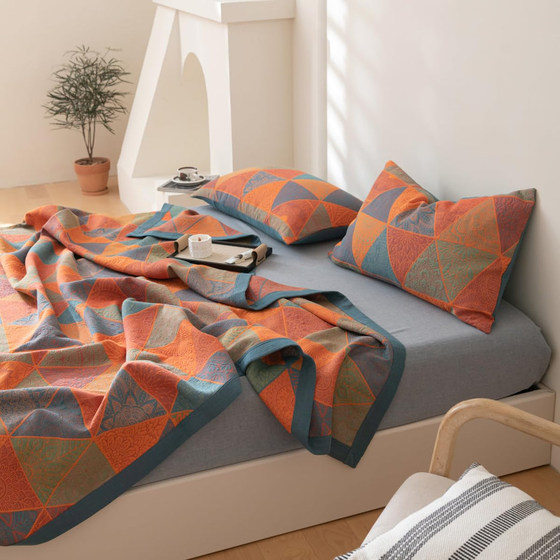 Cotton Jacquard Floral Quilt – King