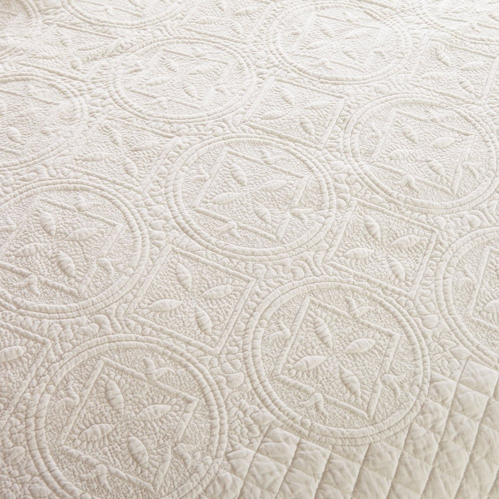 Calla Angel Sage Cotton Quilt – King White