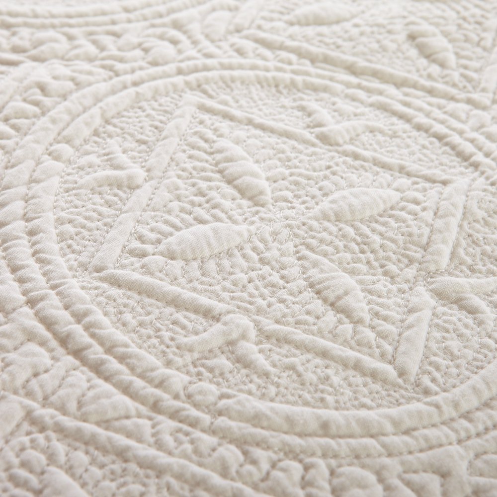 Calla Angel Sage Cotton Quilt – King White