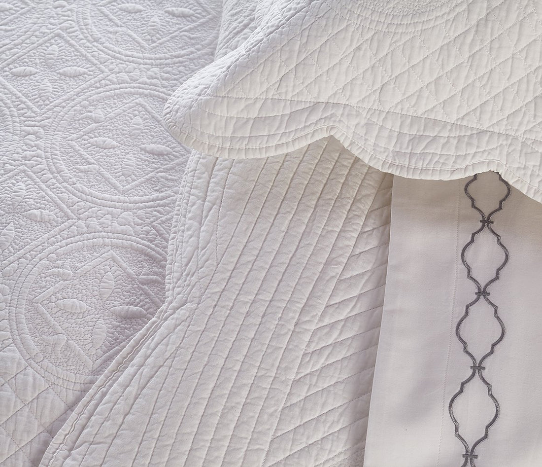 Calla Angel Sage Cotton Quilt – King White