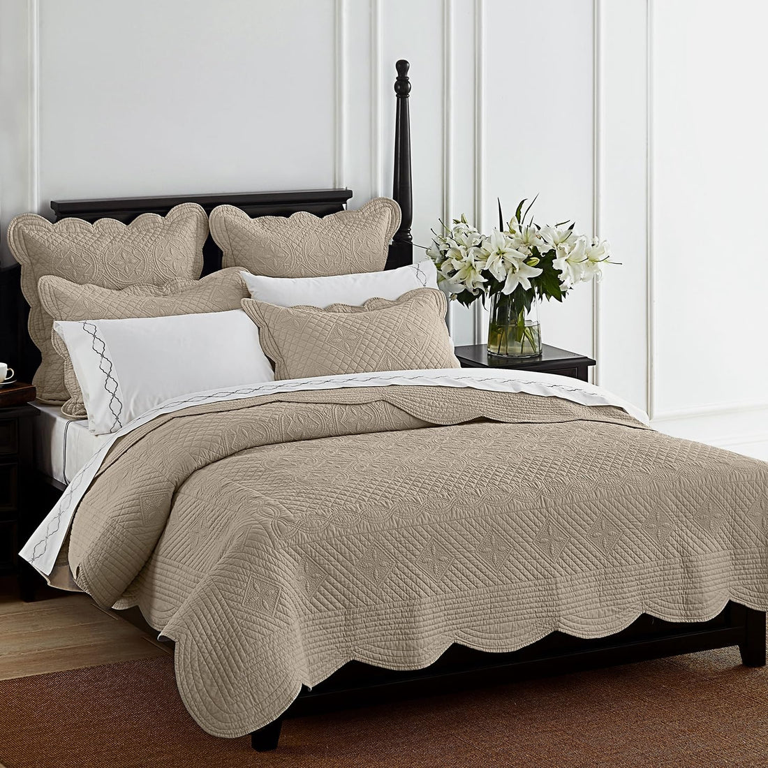 Calla Angel Sage Cotton Quilt – King White