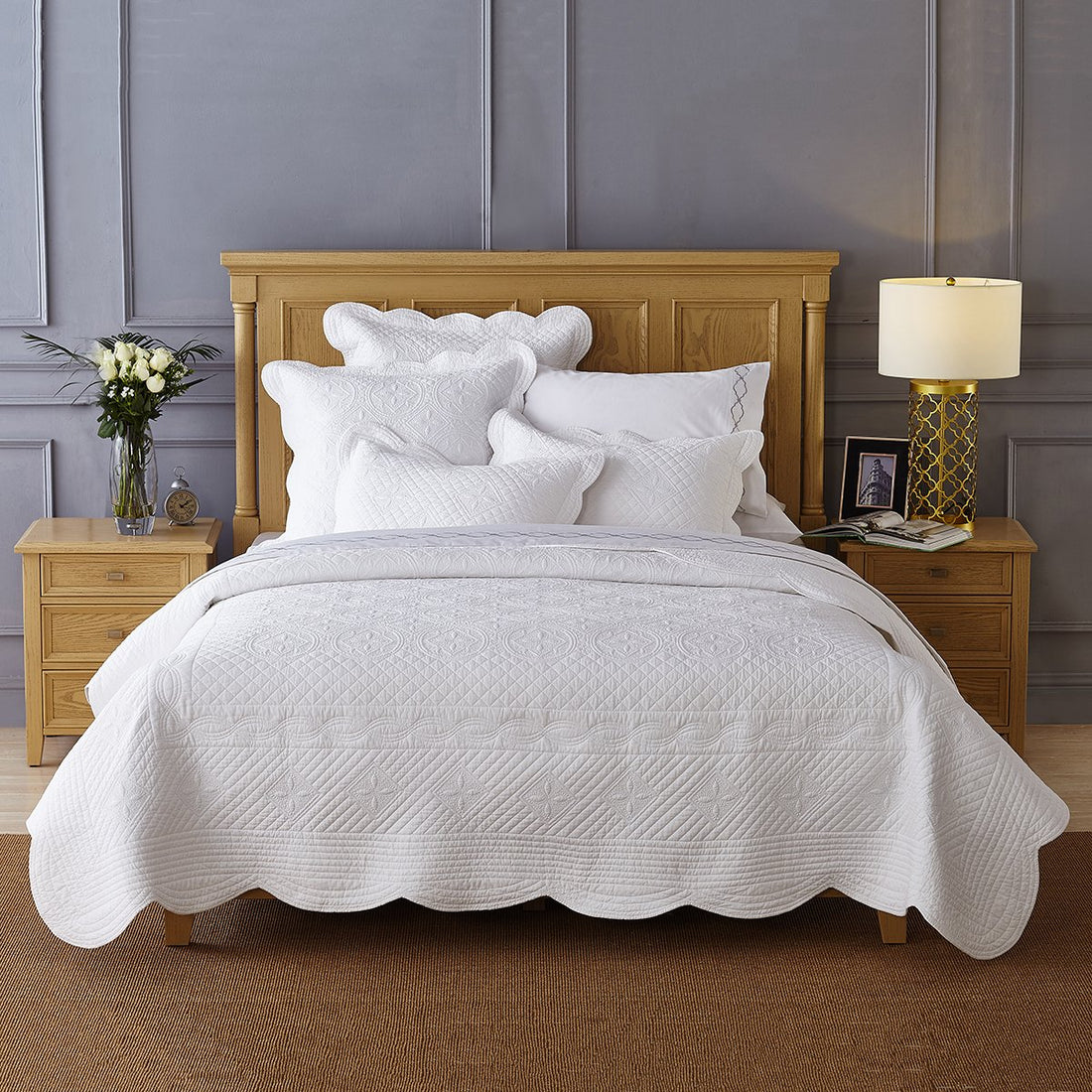 Calla Angel Sage Cotton Quilt – King White