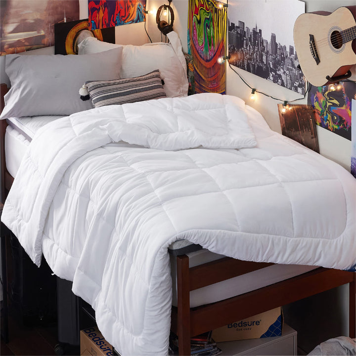 Bedsure Queen Comforter – White Down Alternative