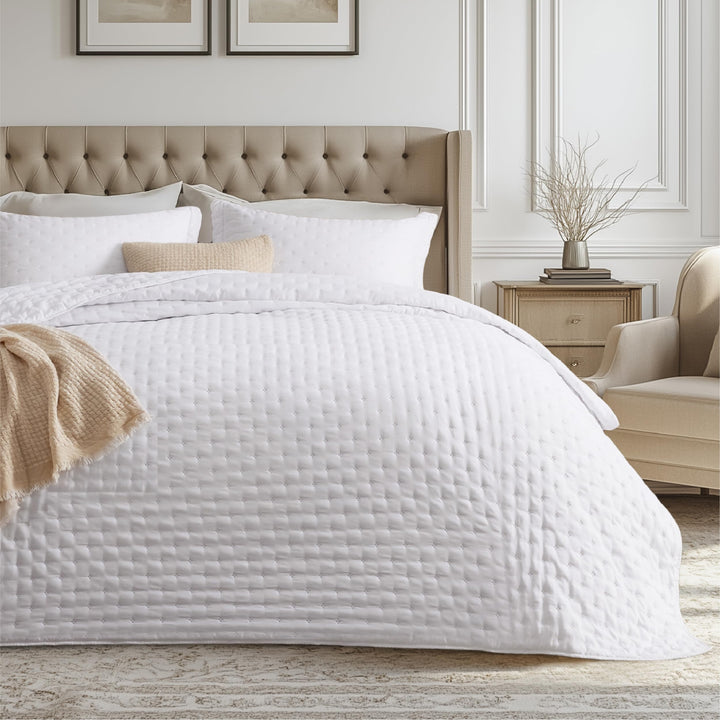 Bedsure Queen Quilt Set – White