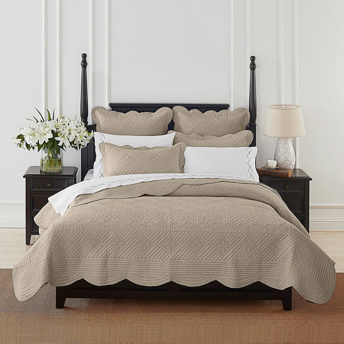 Calla Angel Sage Cotton Quilt – King White