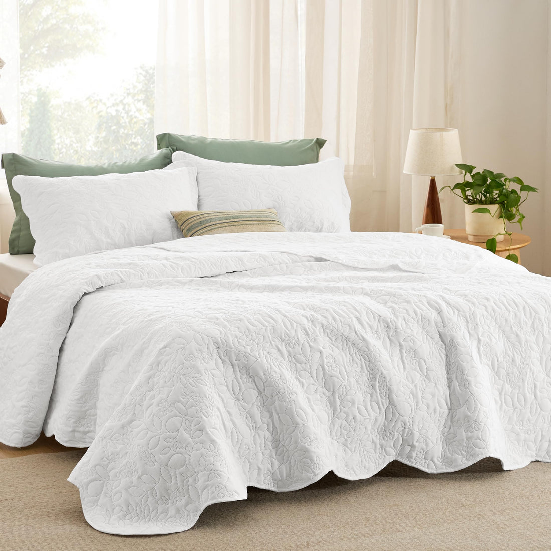 Bedsure Queen Quilt Set – White