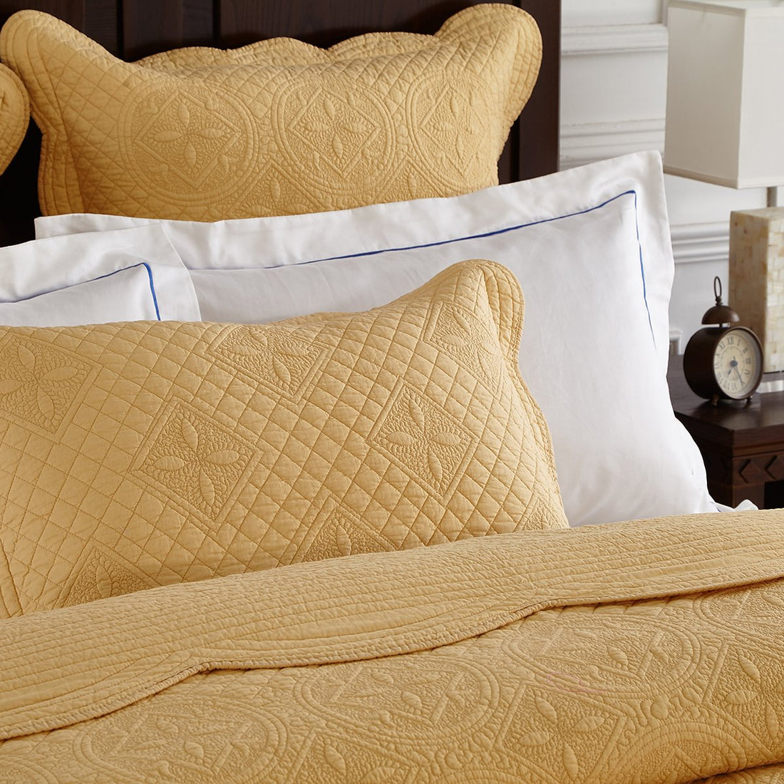 Calla Angel Sage Cotton Quilt – King White