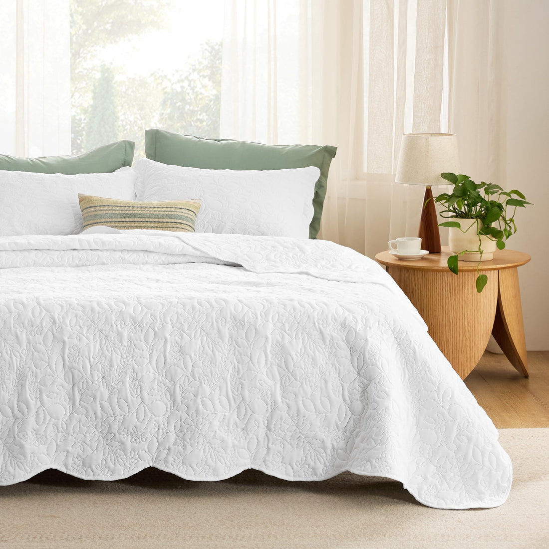 Bedsure Queen Quilt Set – White