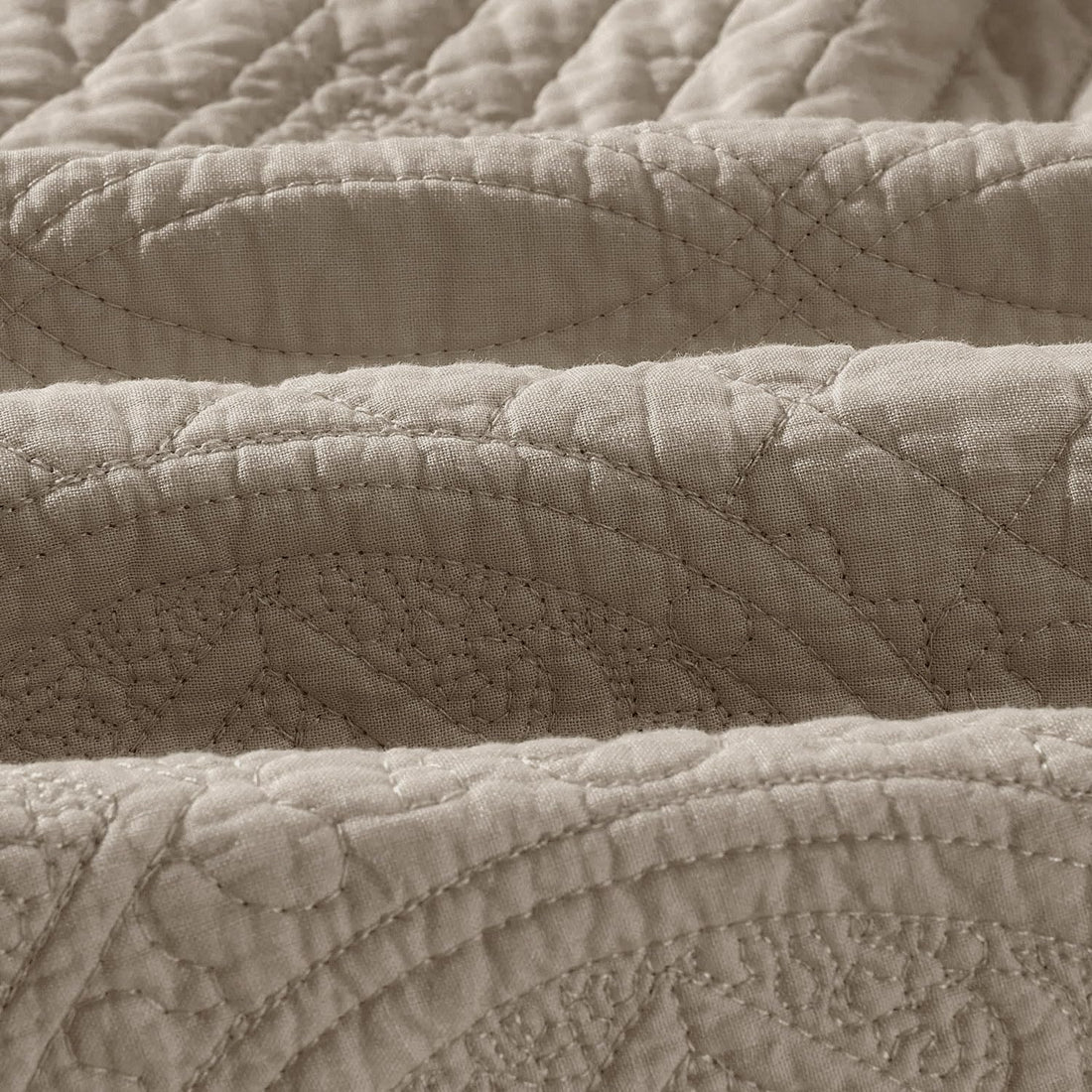 Calla Angel Sage Cotton Quilt – King White