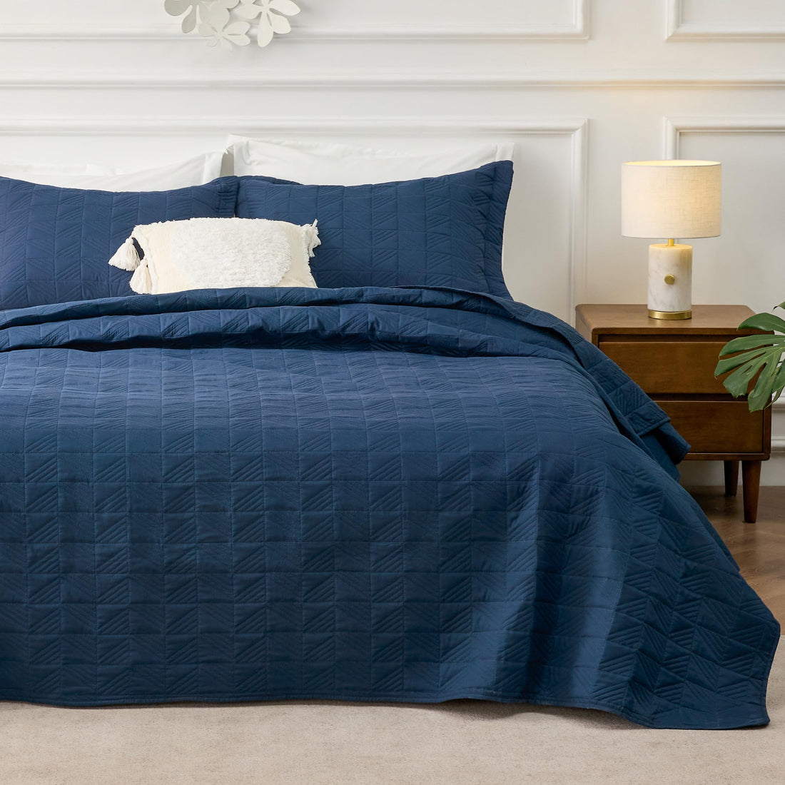 Bedsure Queen Quilt Set – White