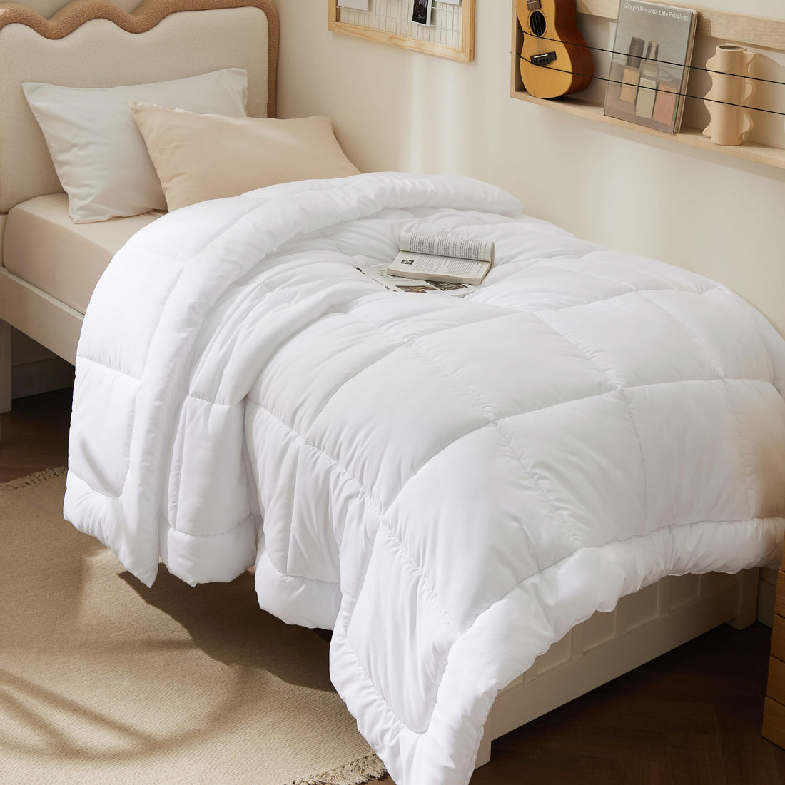 Bedsure Queen Comforter – White Down Alternative