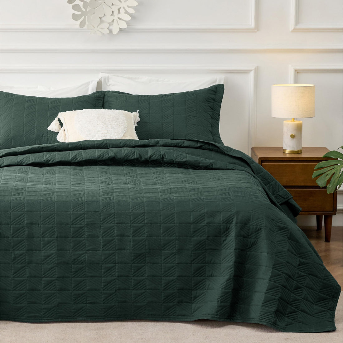 Bedsure Queen Quilt Set – White