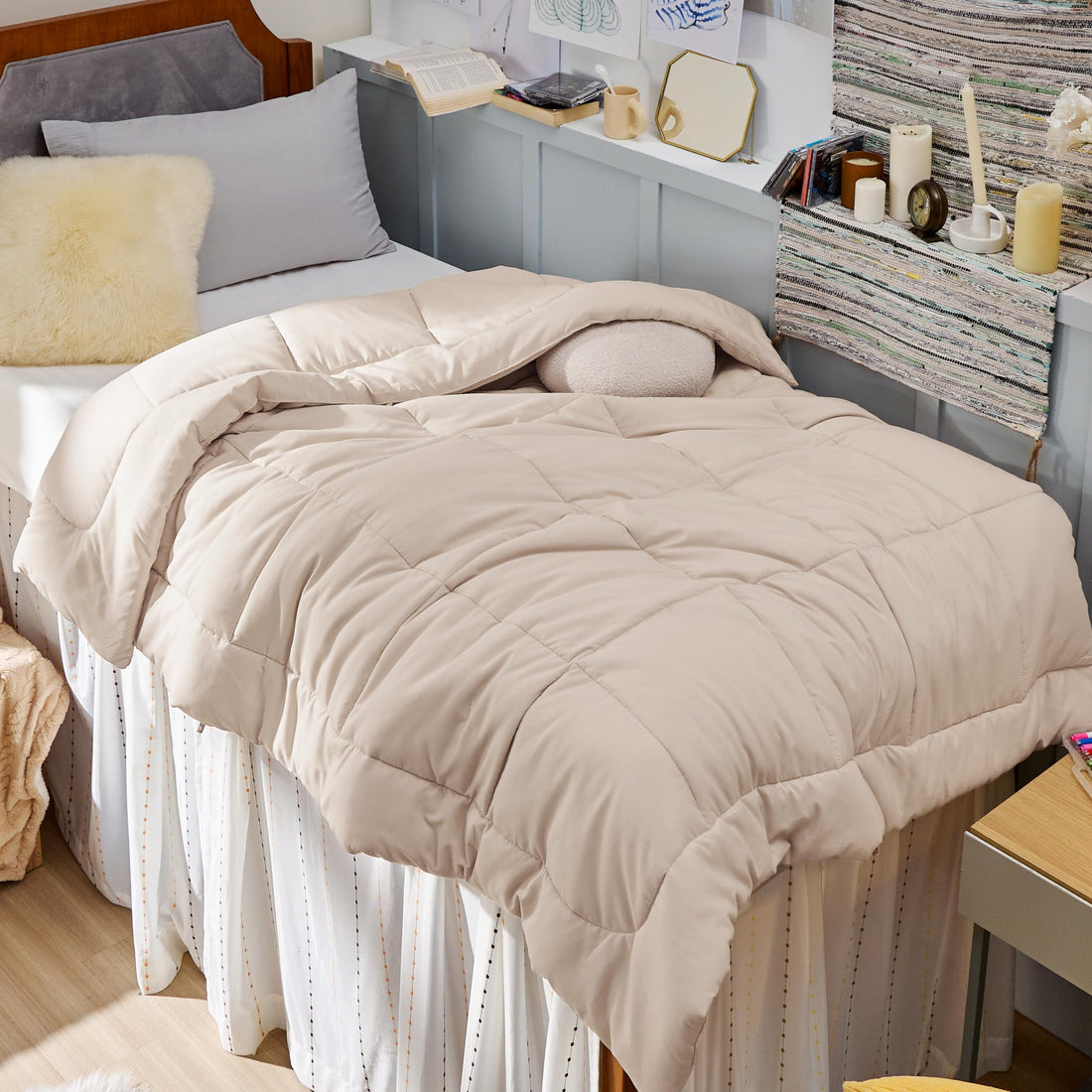 Bedsure Queen Comforter – White Down Alternative