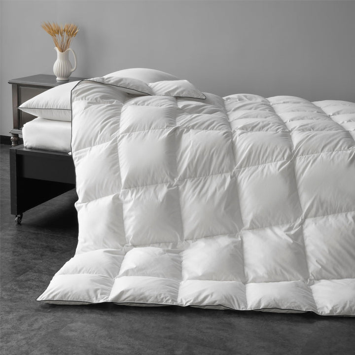 MAXICOZY King Comforter – White