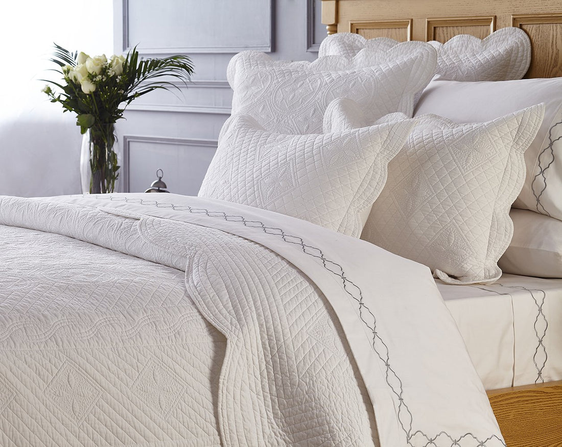 Calla Angel Sage Cotton Quilt – King White
