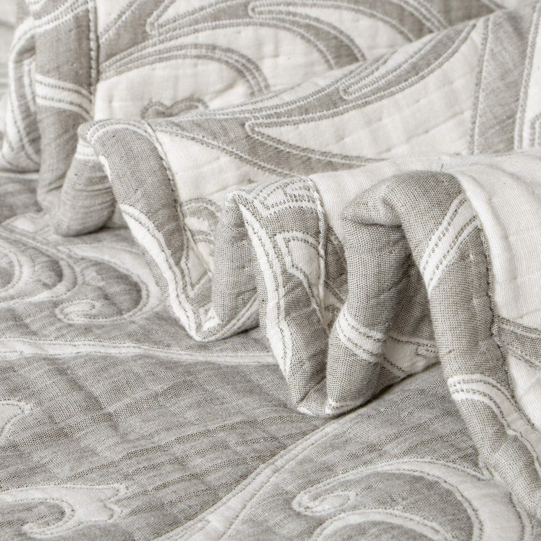 NTBAY Cotton Muslin Quilt – Queen Gray