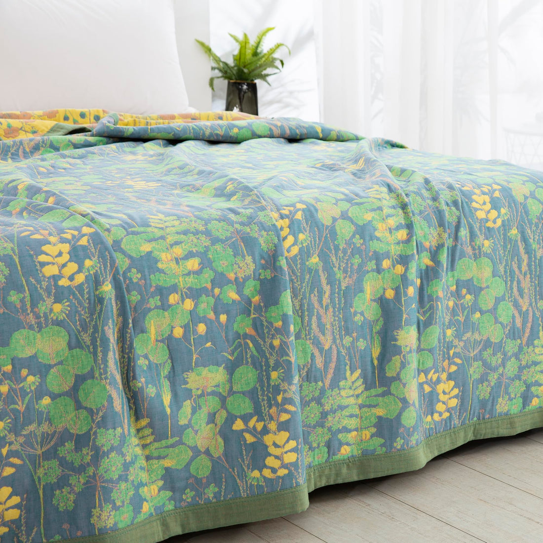 Cotton Jacquard Floral Quilt – King