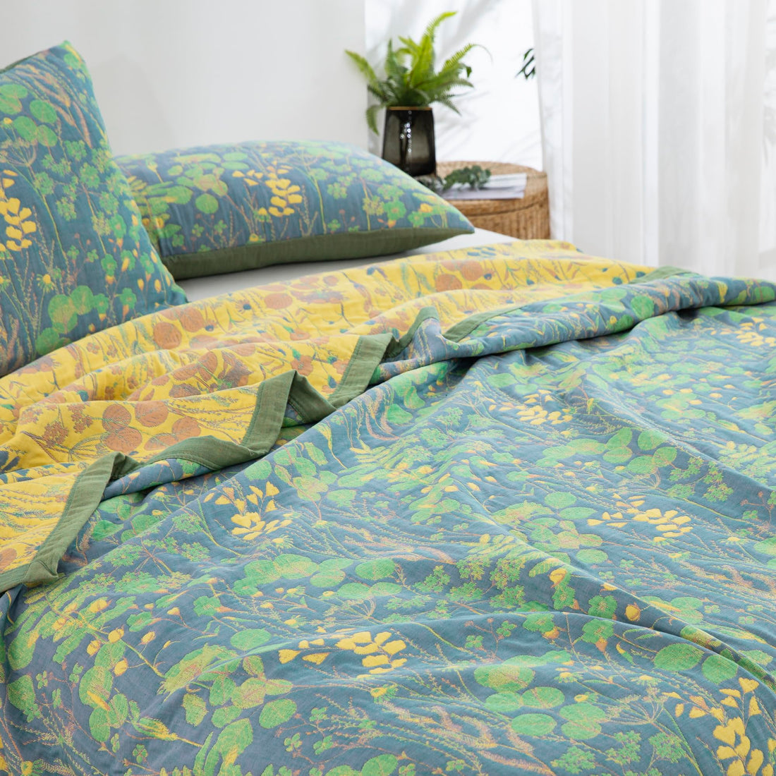 Cotton Jacquard Floral Quilt – King